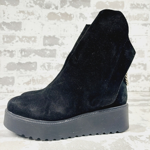 Prune Black Suede Leather Chain Detail Slip On Platform Ankle Boots H939 - Picture 1 of 12